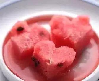 来例假吃瓜,女性生理期的趣味生活小记”