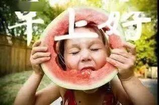 清晨吃瓜的视频,短视频带你领略夏日清新滋味