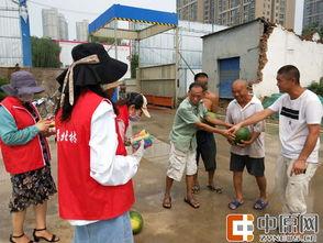 工地吃瓜的视频,揭秘建筑工地的欢乐时光