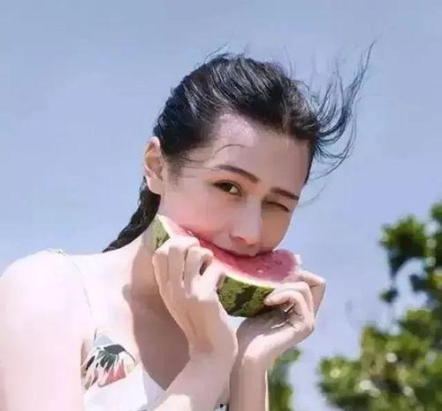 动漫头像淑女吃瓜,笑谈人生百态