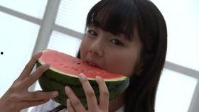 外国吃瓜女孩,跨国文化交流中的网络现象解析